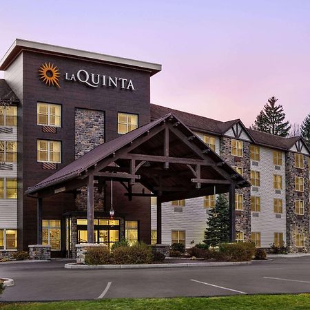 La Quinta Inn & Suites By Wyndham Lake George Exteriör bild