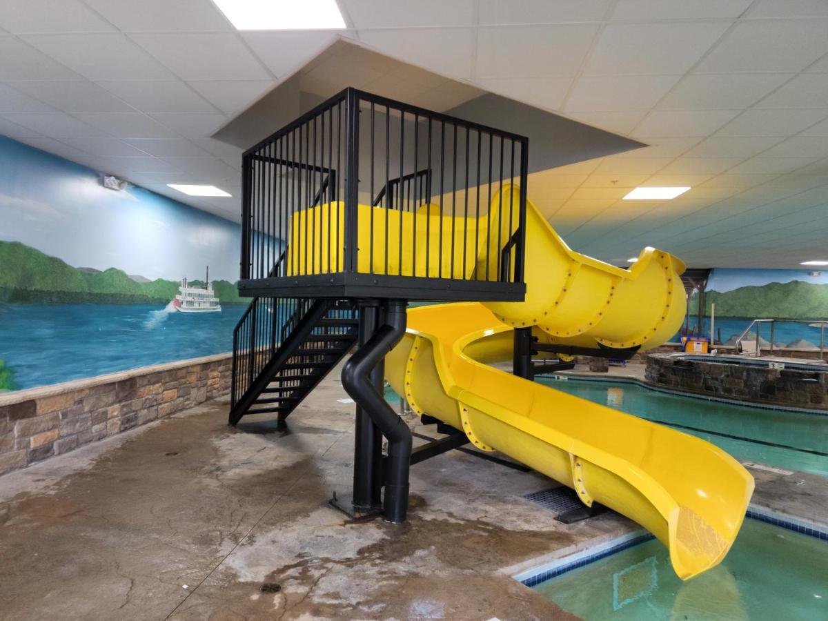La Quinta Inn & Suites By Wyndham Lake George Exteriör bild