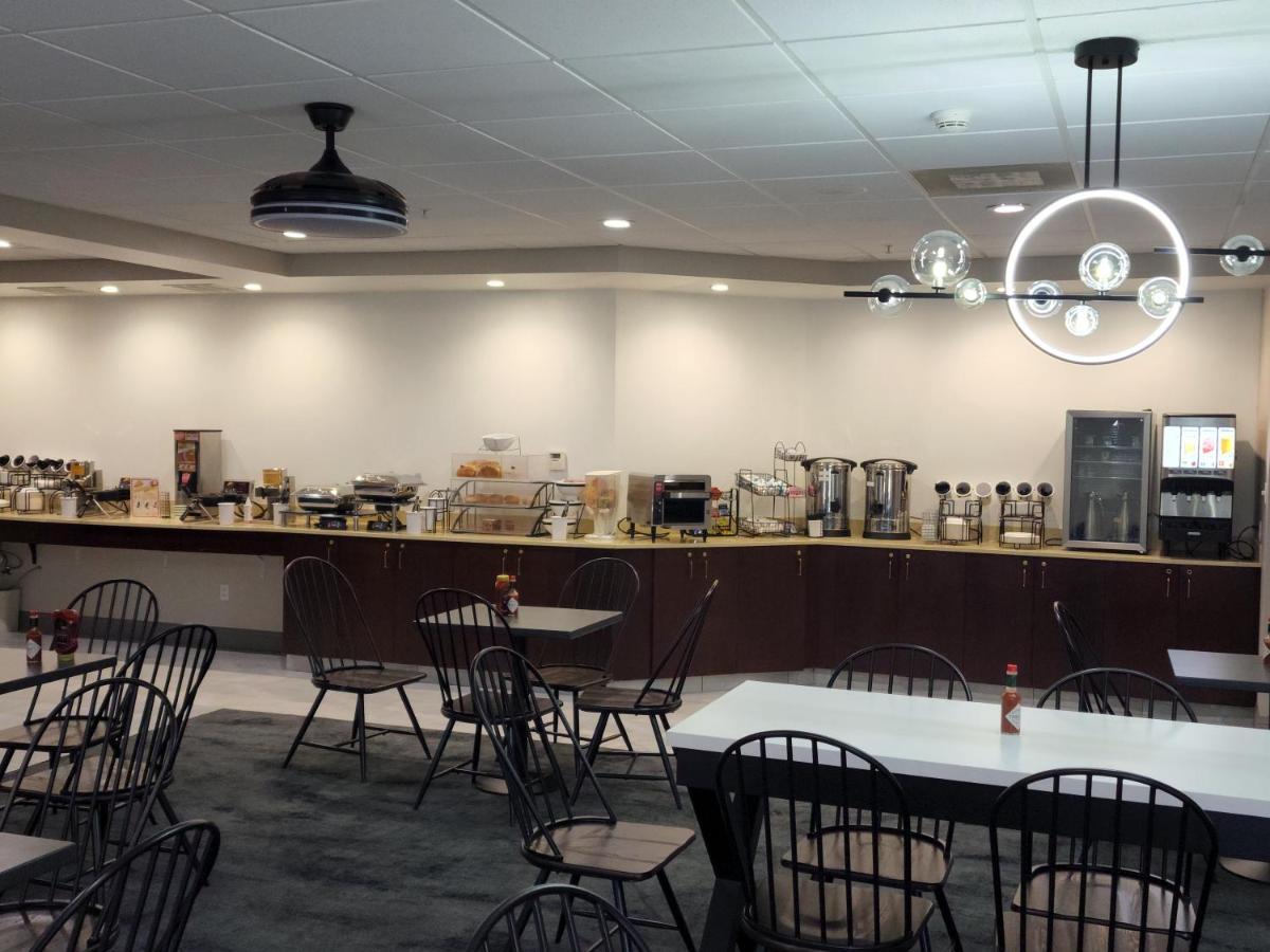 La Quinta Inn & Suites By Wyndham Lake George Exteriör bild