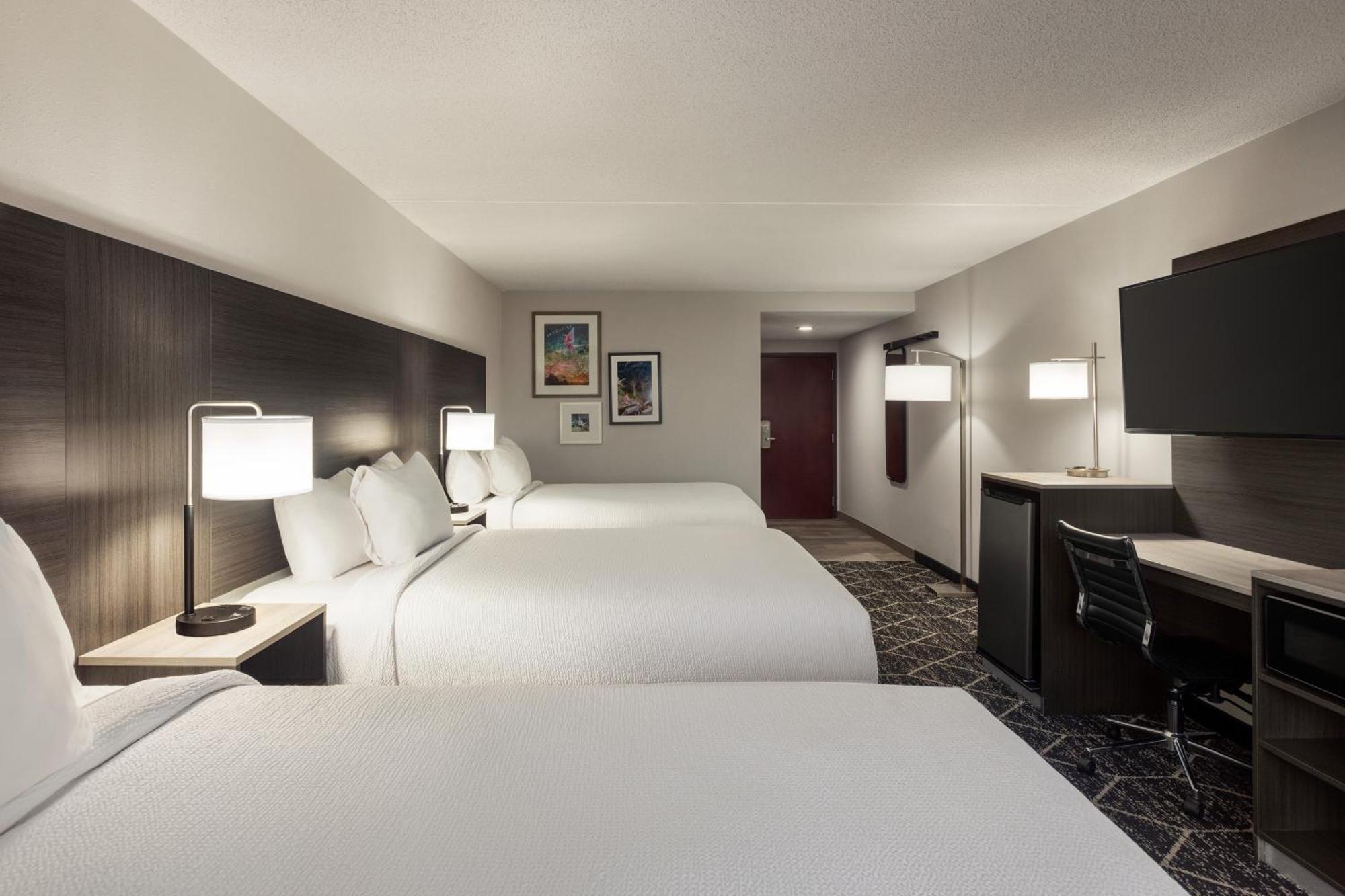 La Quinta Inn & Suites By Wyndham Lake George Exteriör bild