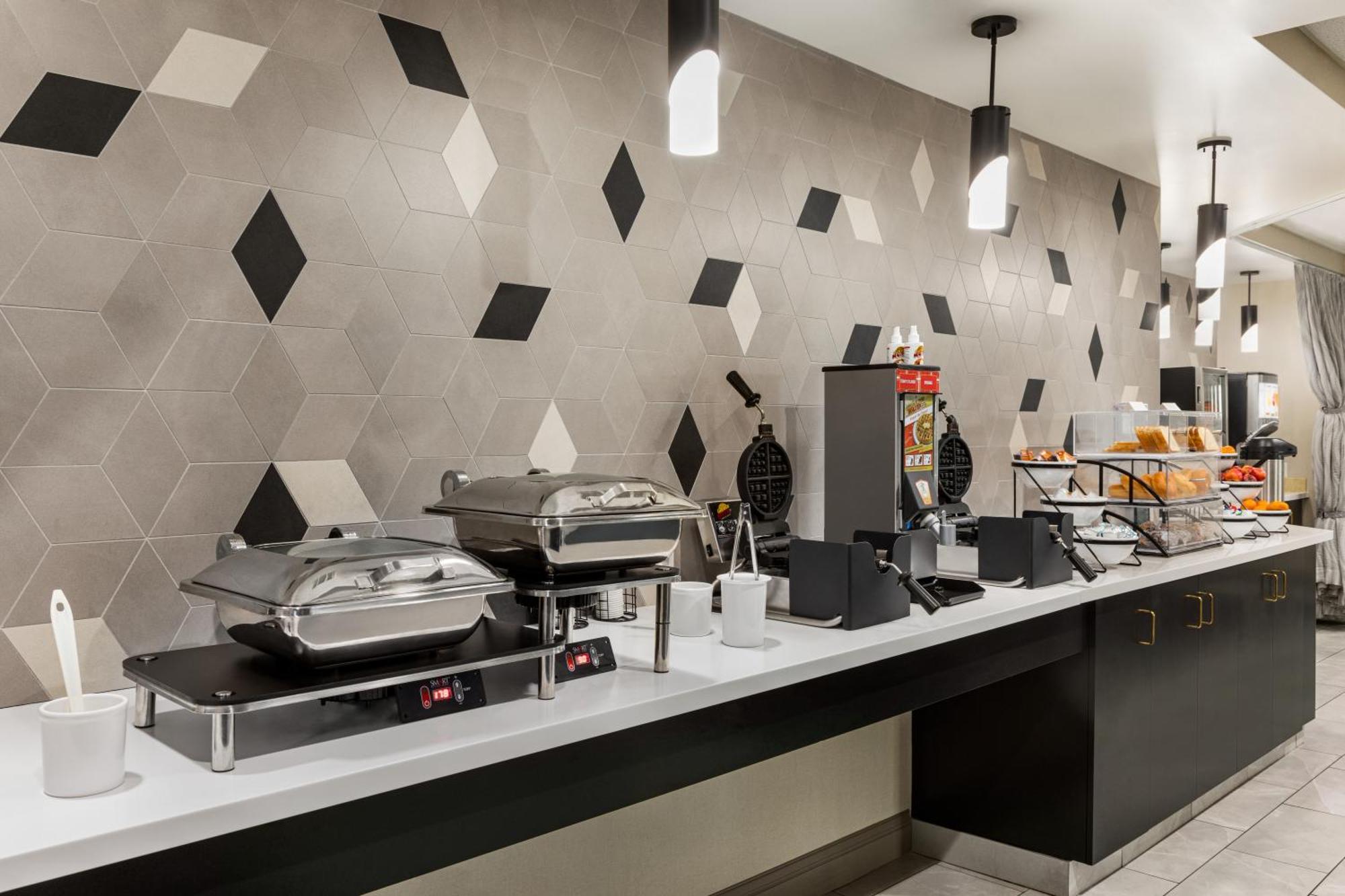La Quinta Inn & Suites By Wyndham Lake George Exteriör bild