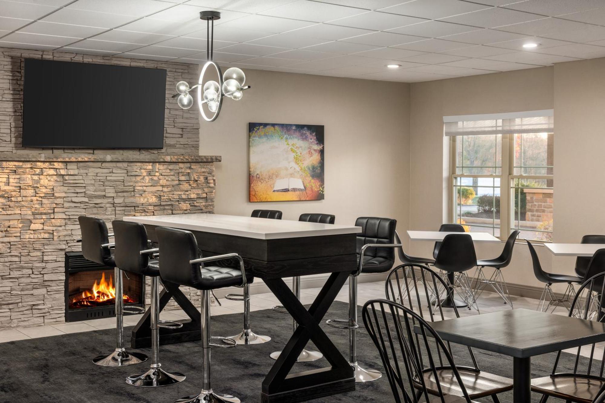 La Quinta Inn & Suites By Wyndham Lake George Exteriör bild