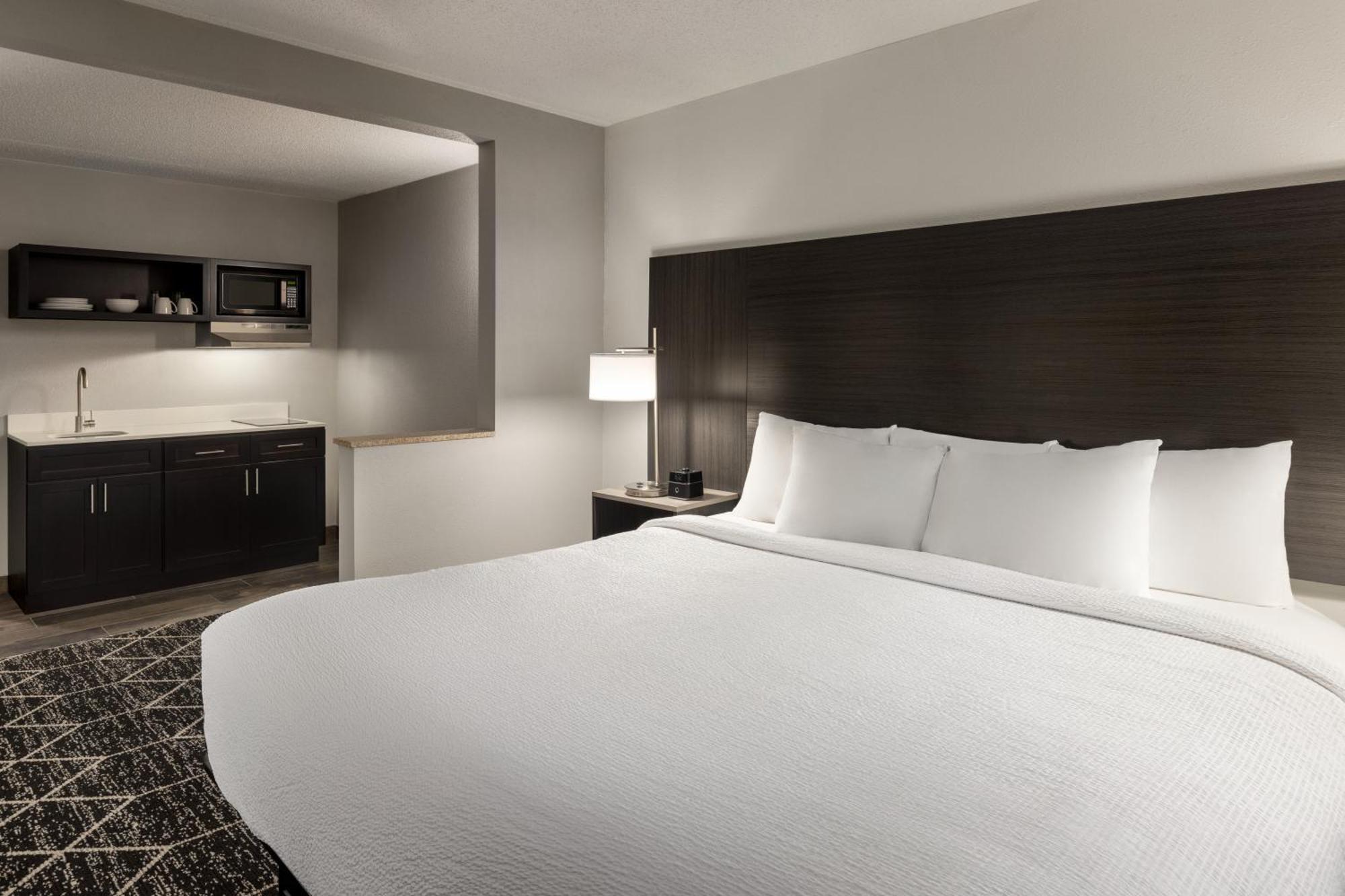 La Quinta Inn & Suites By Wyndham Lake George Exteriör bild