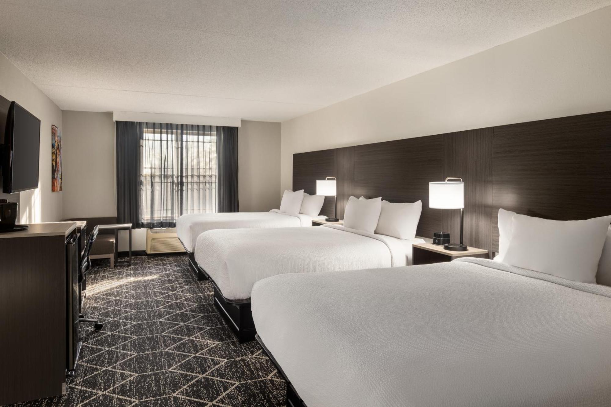La Quinta Inn & Suites By Wyndham Lake George Exteriör bild