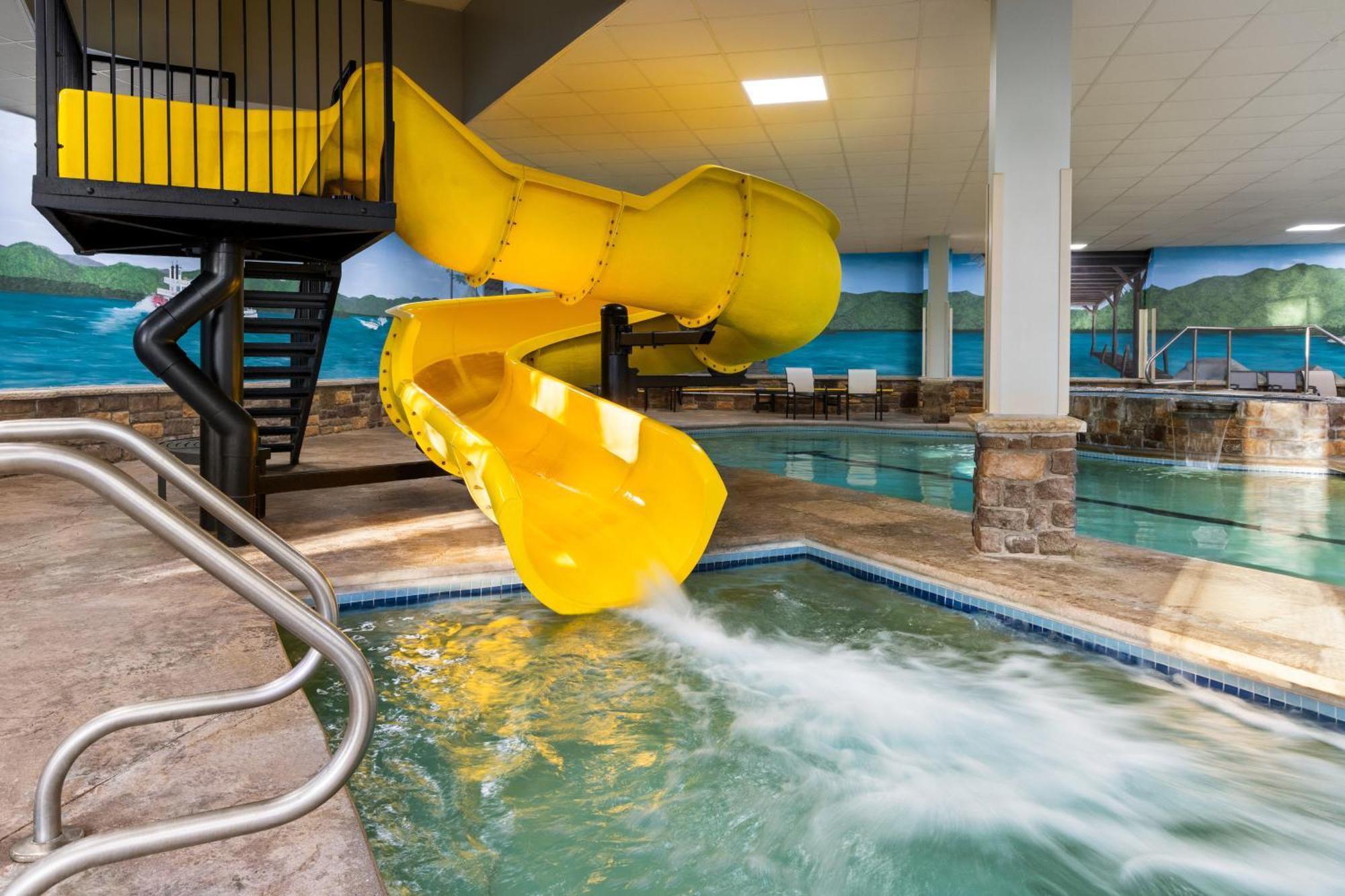 La Quinta Inn & Suites By Wyndham Lake George Exteriör bild