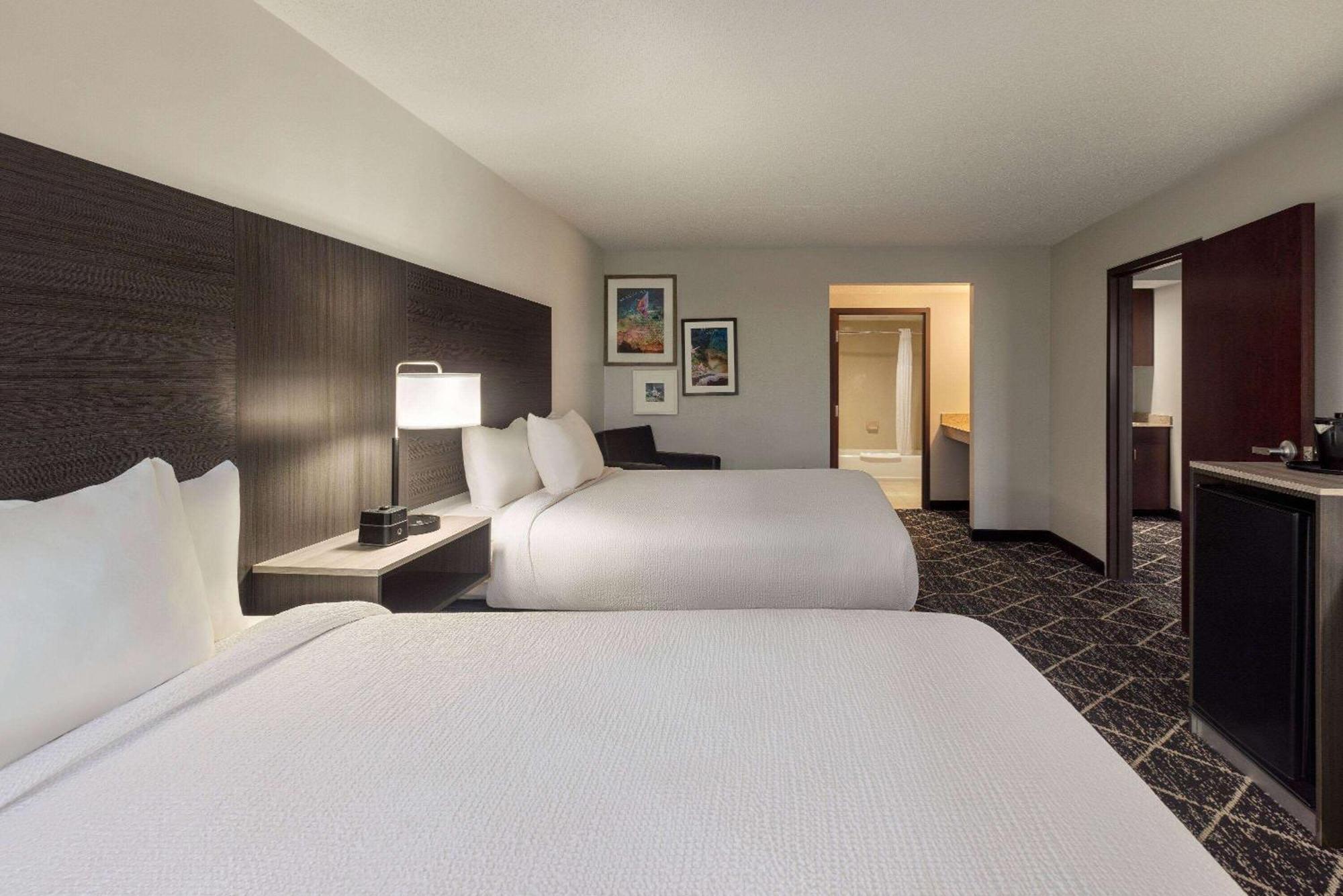 La Quinta Inn & Suites By Wyndham Lake George Exteriör bild