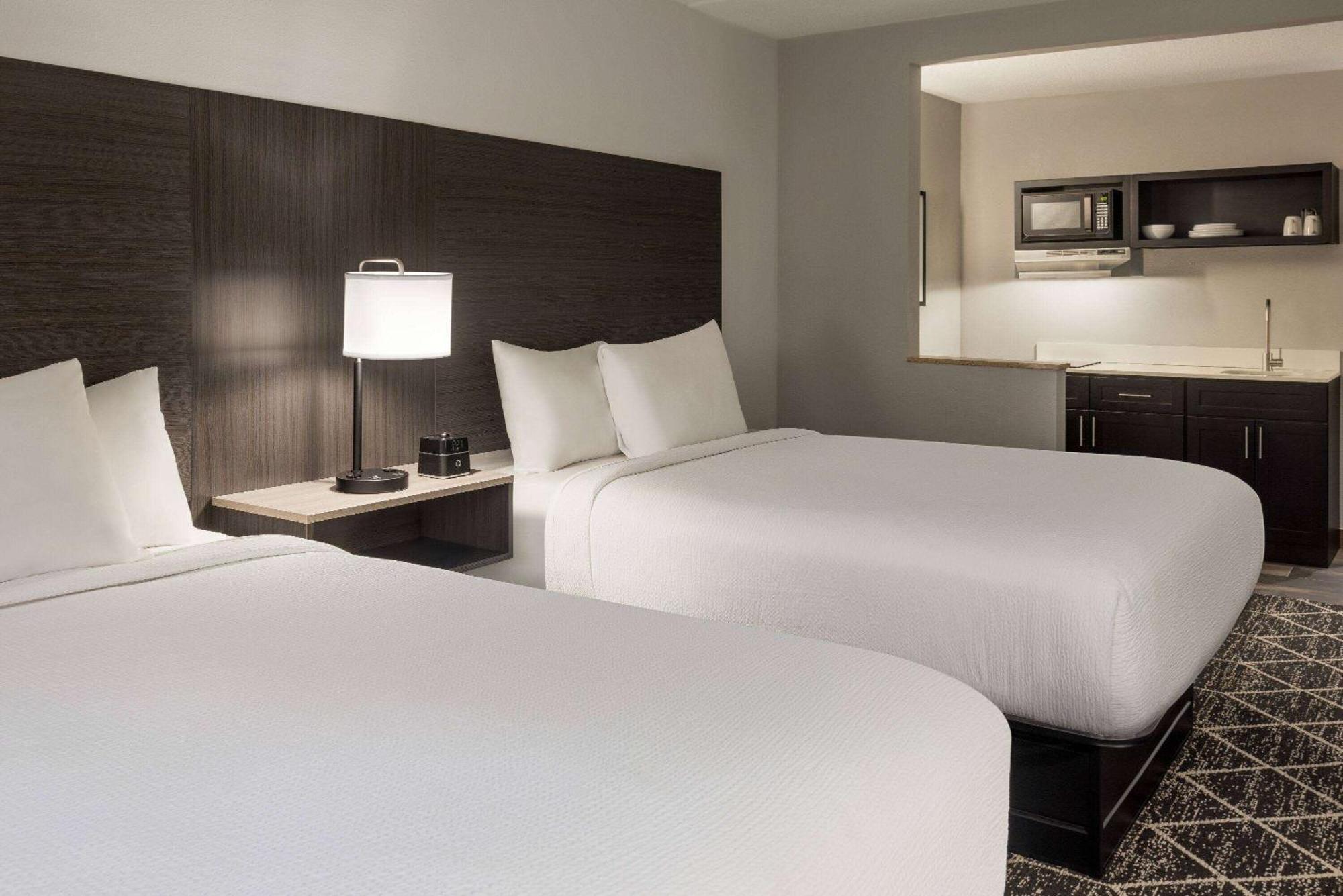La Quinta Inn & Suites By Wyndham Lake George Exteriör bild