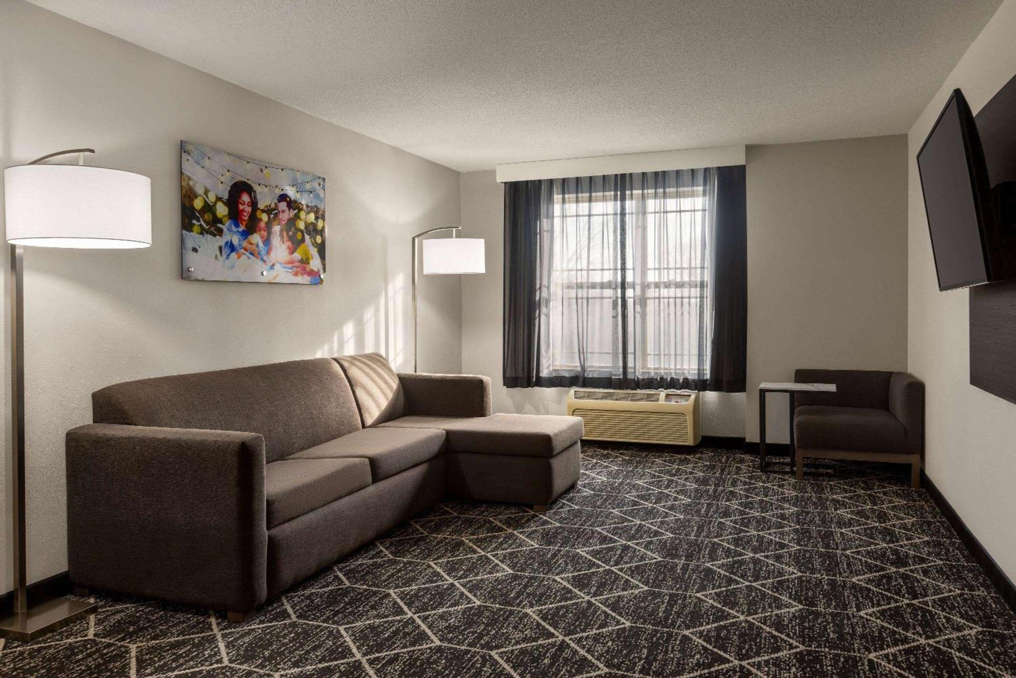La Quinta Inn & Suites By Wyndham Lake George Exteriör bild