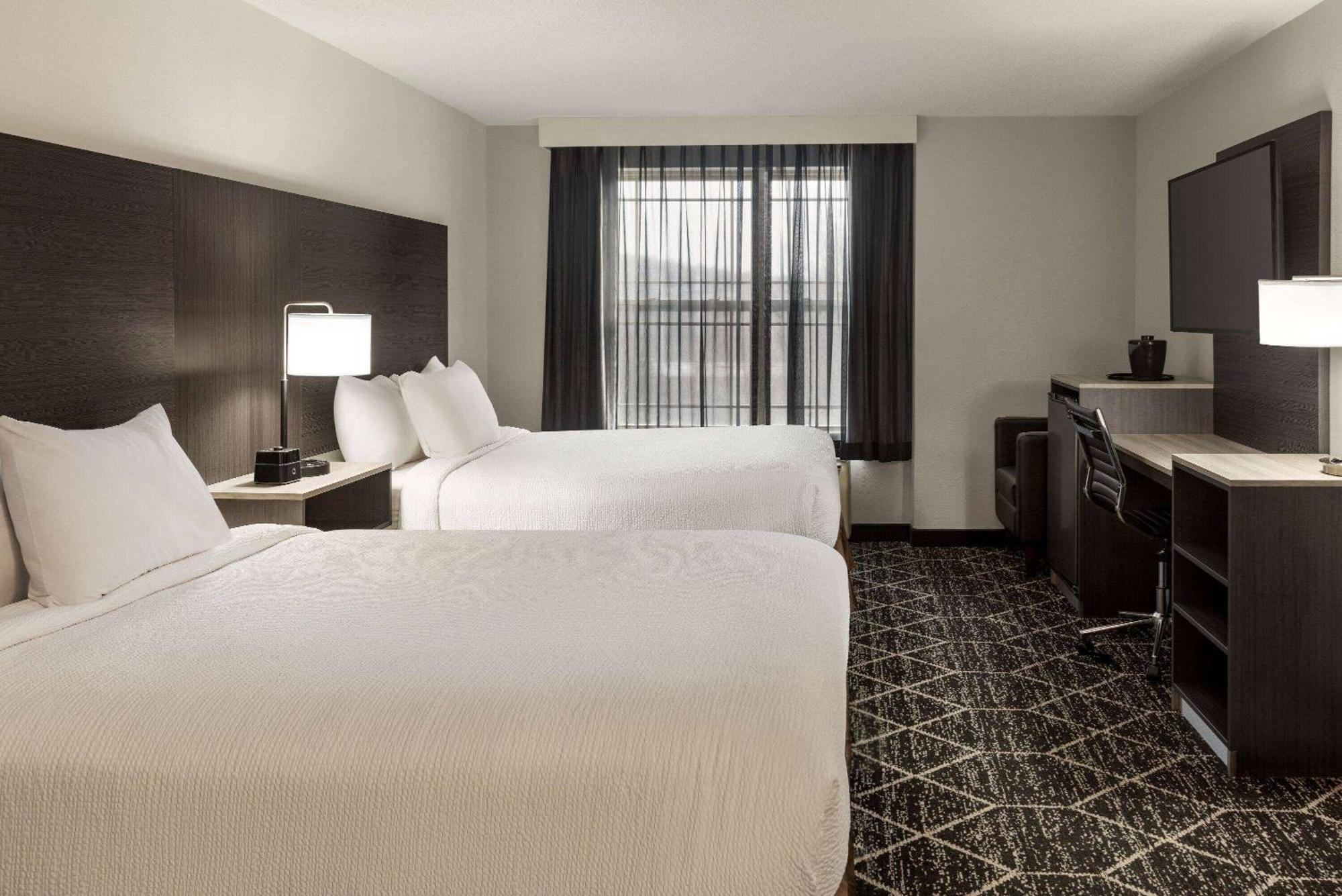 La Quinta Inn & Suites By Wyndham Lake George Exteriör bild