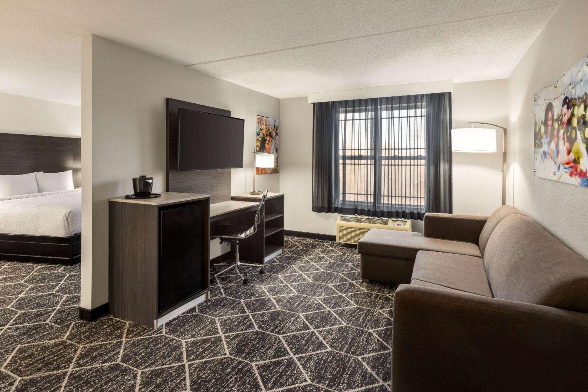 La Quinta Inn & Suites By Wyndham Lake George Exteriör bild