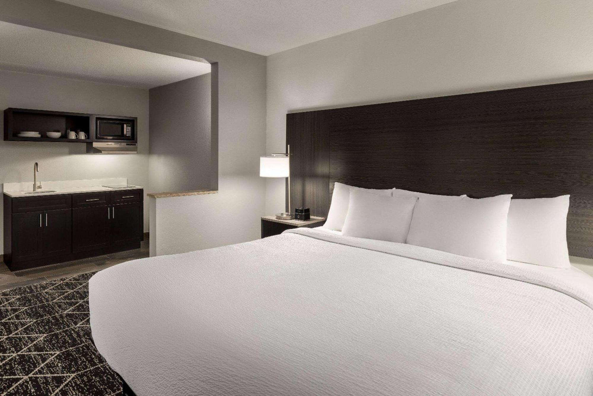 La Quinta Inn & Suites By Wyndham Lake George Exteriör bild